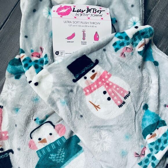 Betsey Johnson Plush Snowman Pink Gray Christmas Holiday Throw Blanket - Picture 3 of 4